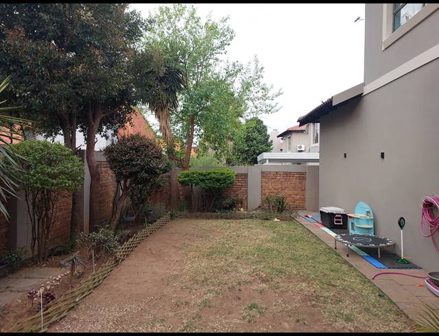 3 BEDROOM SECTIONAL TITLE RENTED IN SUNDOWNER